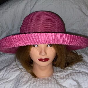Like new  Wallaroo pink Victoria Hat
